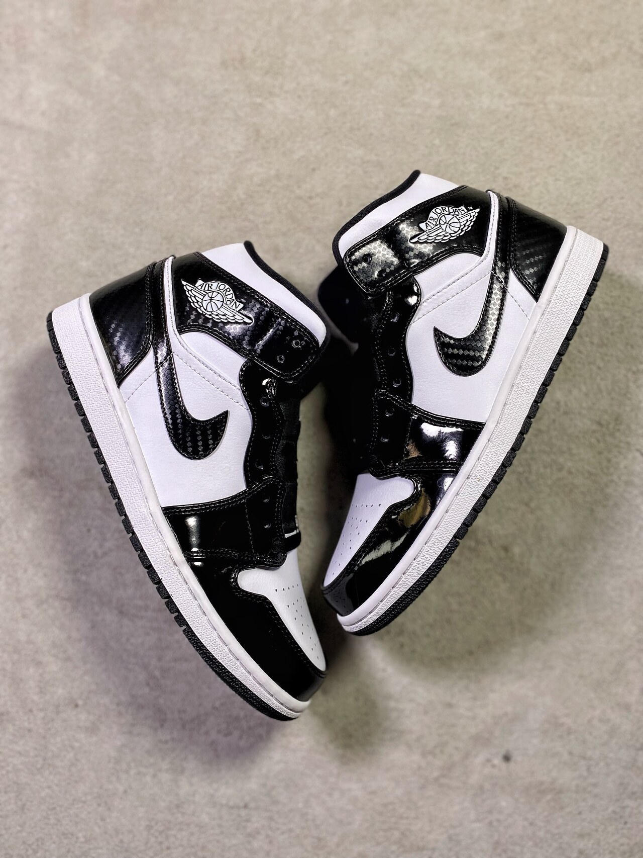  [NIKE] 나이키 에어조던1 미드 범고래 DD1649-001