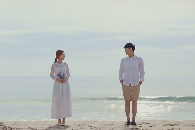 해변 커플 사랑 결혼