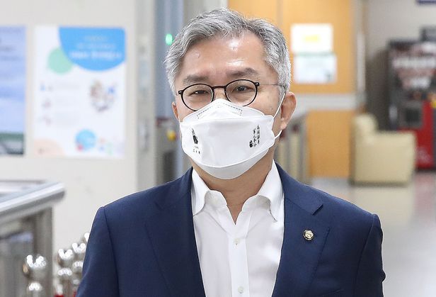  짤짤이, 여성들 오해 라던 김어준, 최강욱 중징계에 한 말 만장일치로 당원 자격정지 6개월을 결정 최 의원은 부인하고 있고, 그걸 들었다는 사람이 있고 서로 주장이 엇갈린다