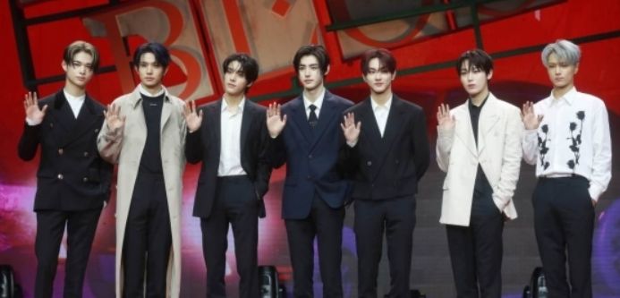 그룹 엔하이픈(ENHYPEN)이 16일 오후 서울 광진구 예스24라이브홀에서 진행된 미니 5집 &amp;#39;ORANGE