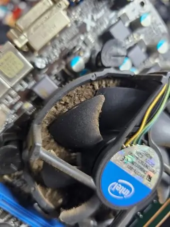 더러운 컴퓨터 CPU 사진