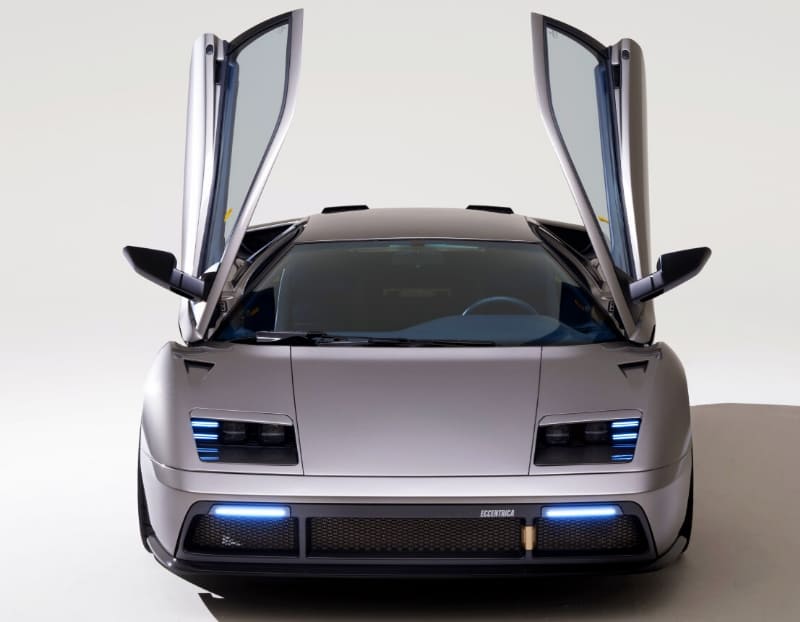  기이한 람보르기니 디아블로 하이퍼카 VIDEO: Eccentrica's restomod lamborghini diablo hypercar in 3D-printed titanium oozes retro look