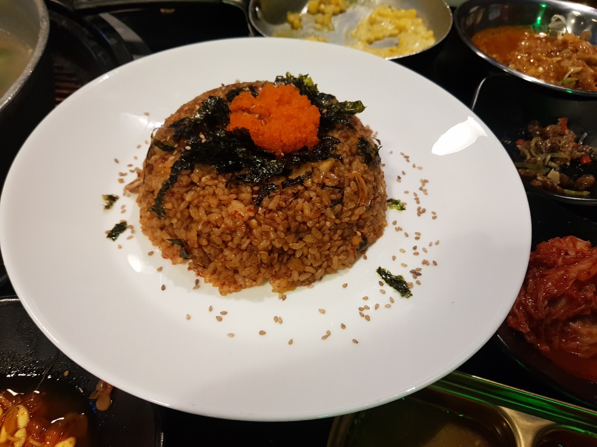 호치민 2군 타오디엔 조개구이 맛집 낭만조개 - 서비스 날치알 김치볶음밥