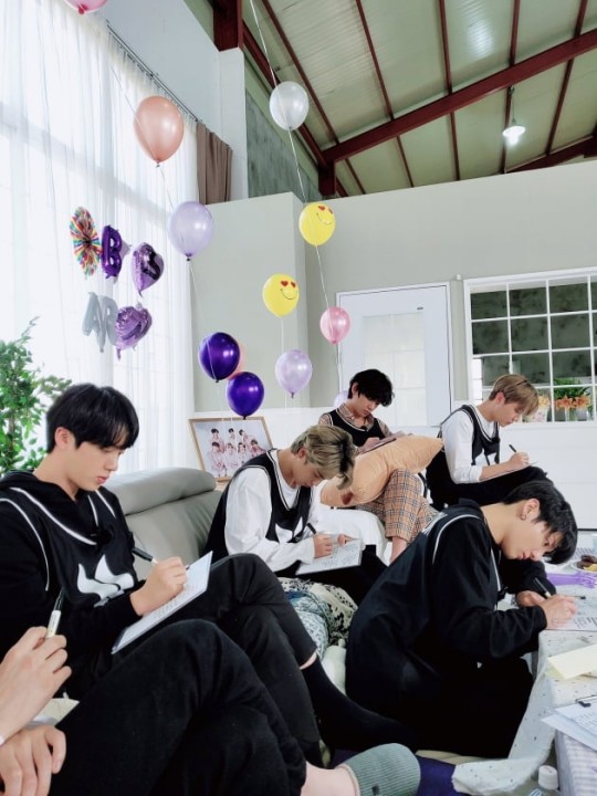  방탄소년단, 데뷔 7주년 자축+감사 '아미 사랑한다'