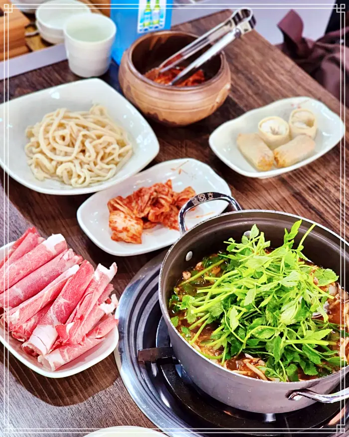 TJB 생방송투데이 김해&#44; 인제대 샤브샤브 손칼국수 맛집