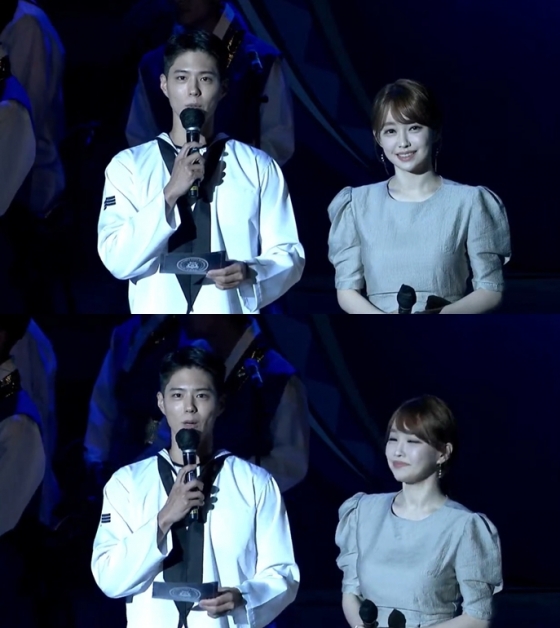  '군인' 박보검 '해군호국음악회' MC 등장...잘생김은 여전하네!
