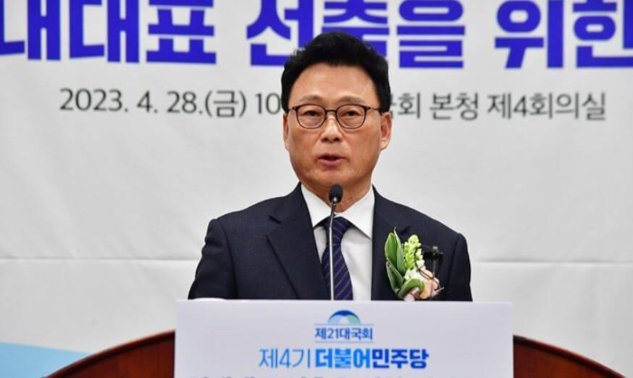 28일 제4기 원내대표 선출을 위한 의원총회에서 선출된 박광온 신임 원내대표의 당선인사