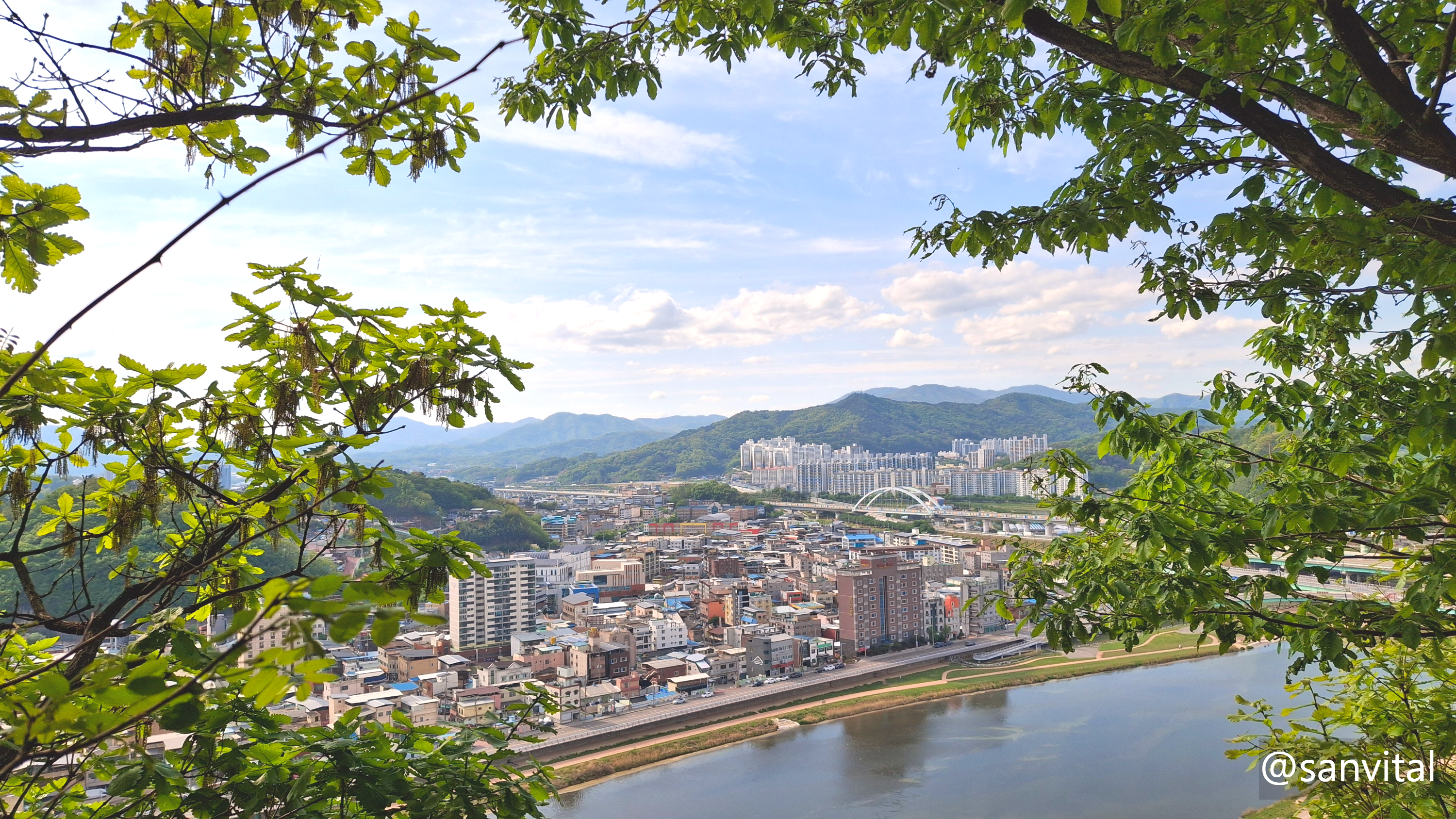 김천 황산공원에서 김천시내 조망