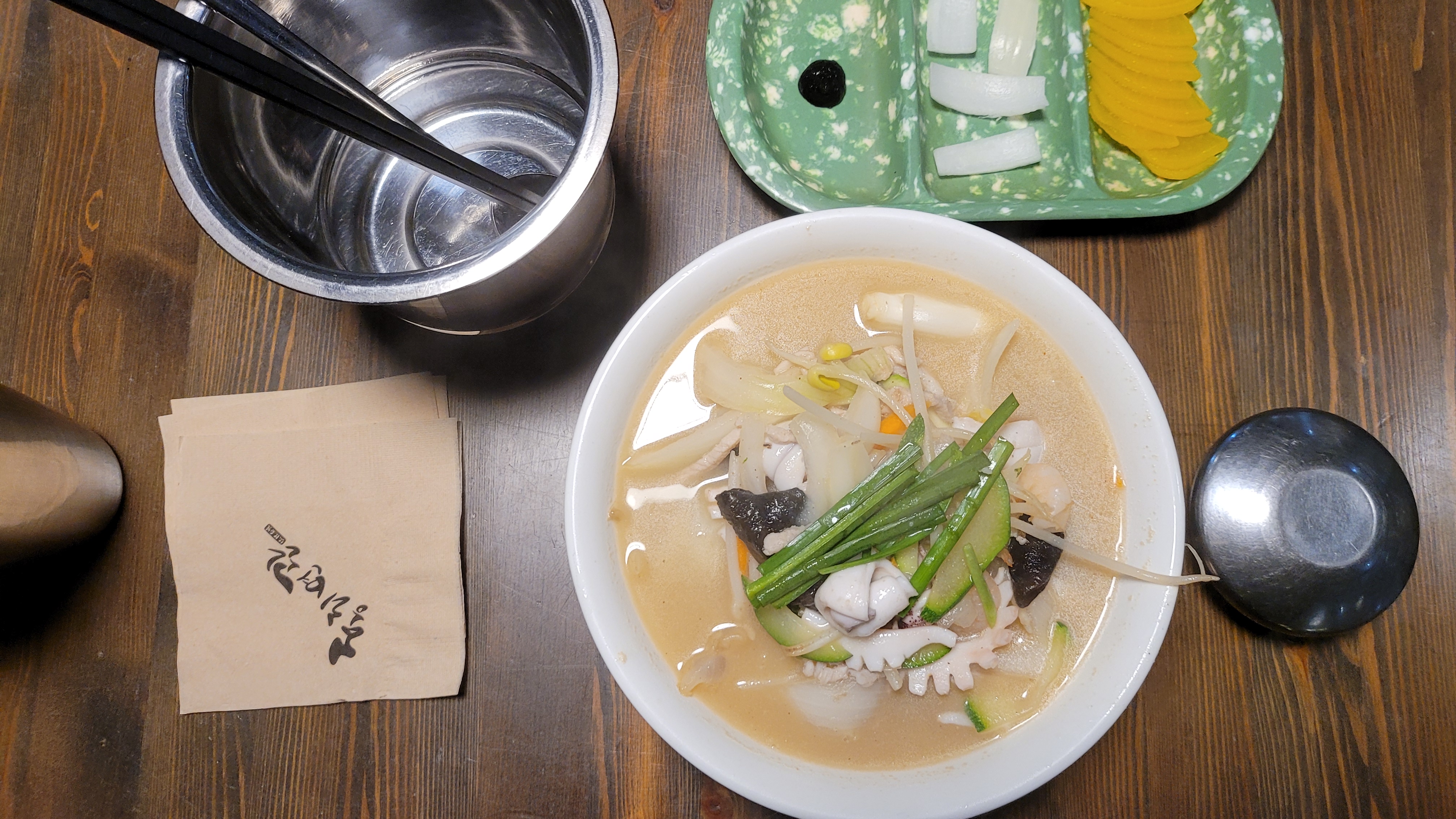  야식은 울산 홍리면관에서 합니다.