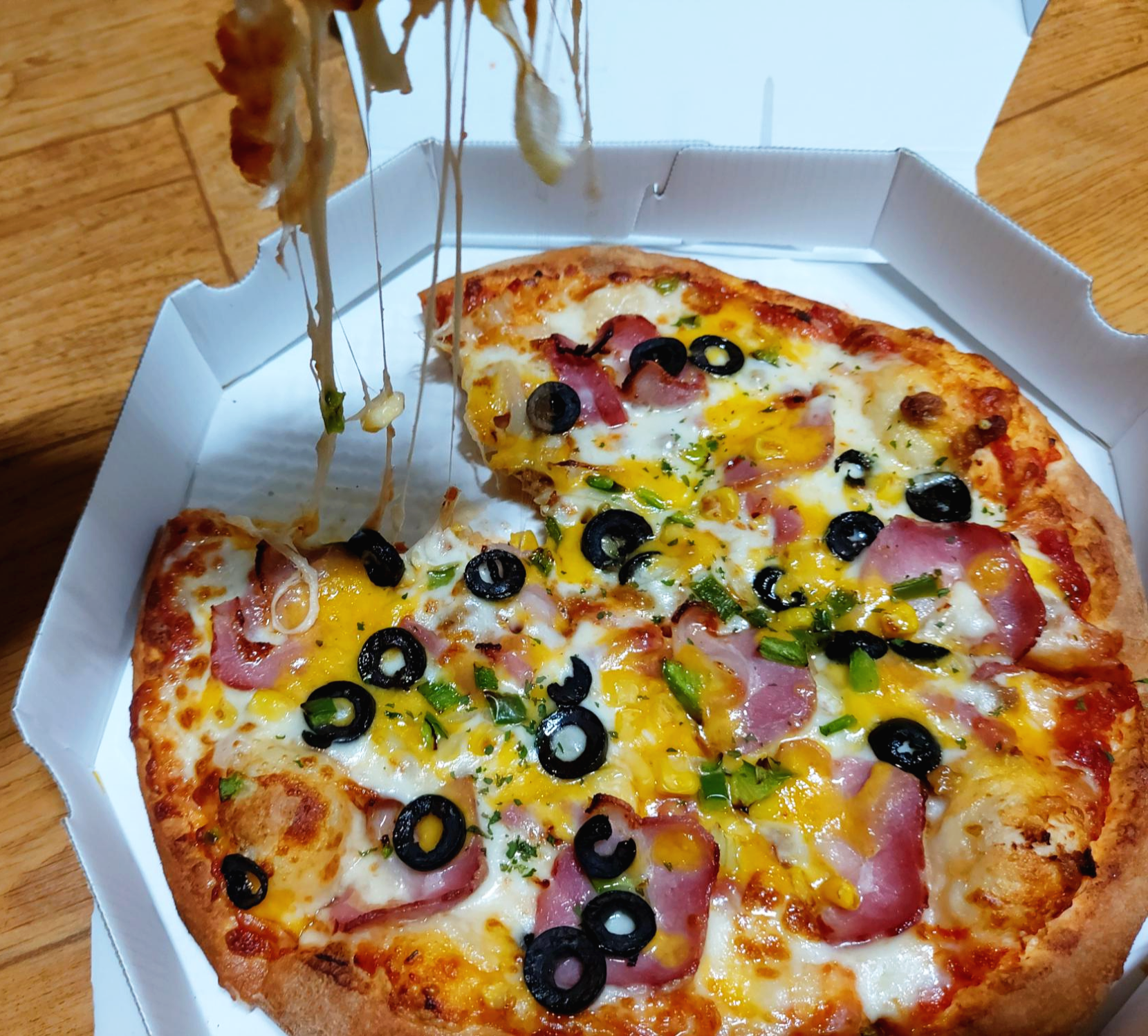 치즈가 늘어나는 피자