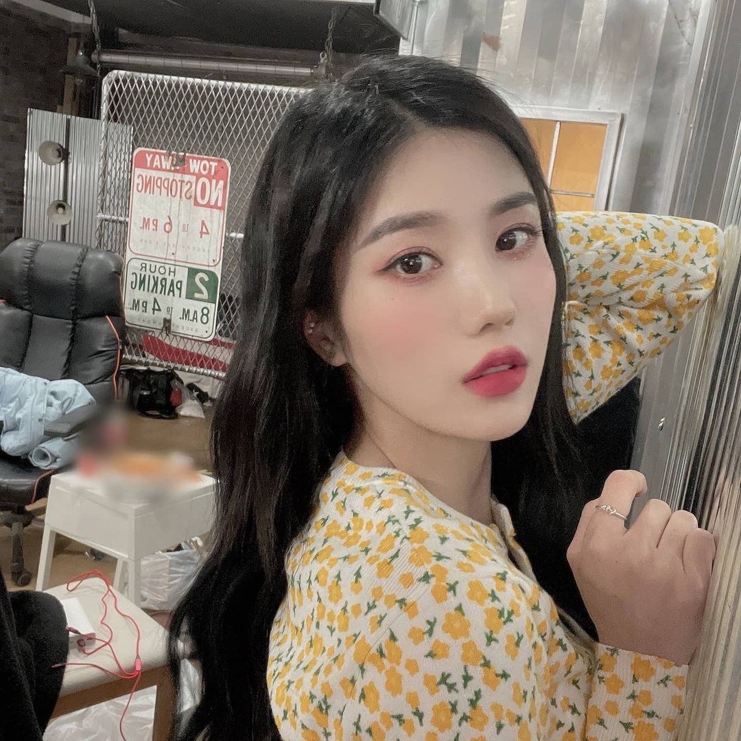  아이즈원 권은비, 꽃무늬가 잘 어울려