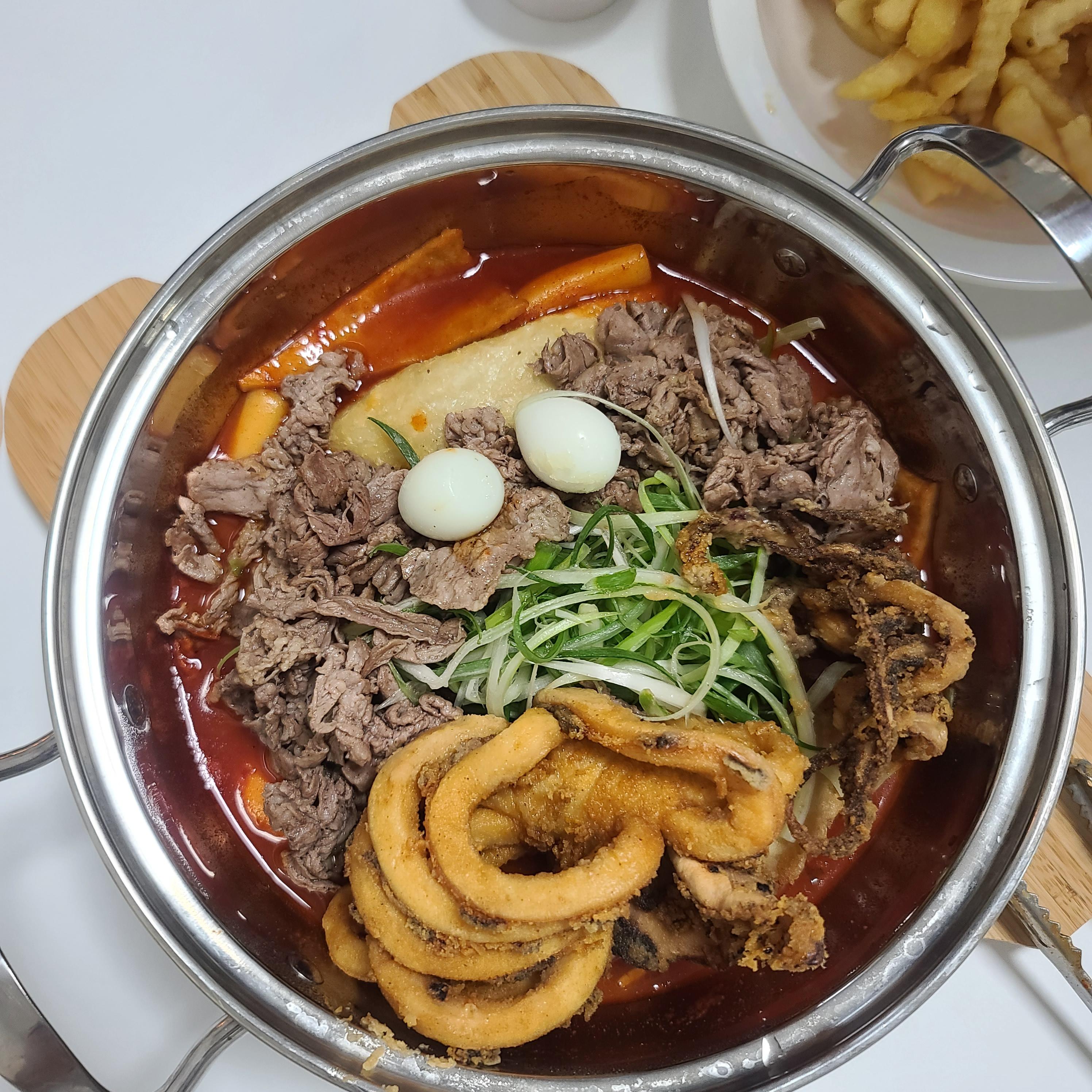  청년다방 떡볶이 비 조리 포장~! 이렇게 먹으면 더 맛나네~! ㅎ
