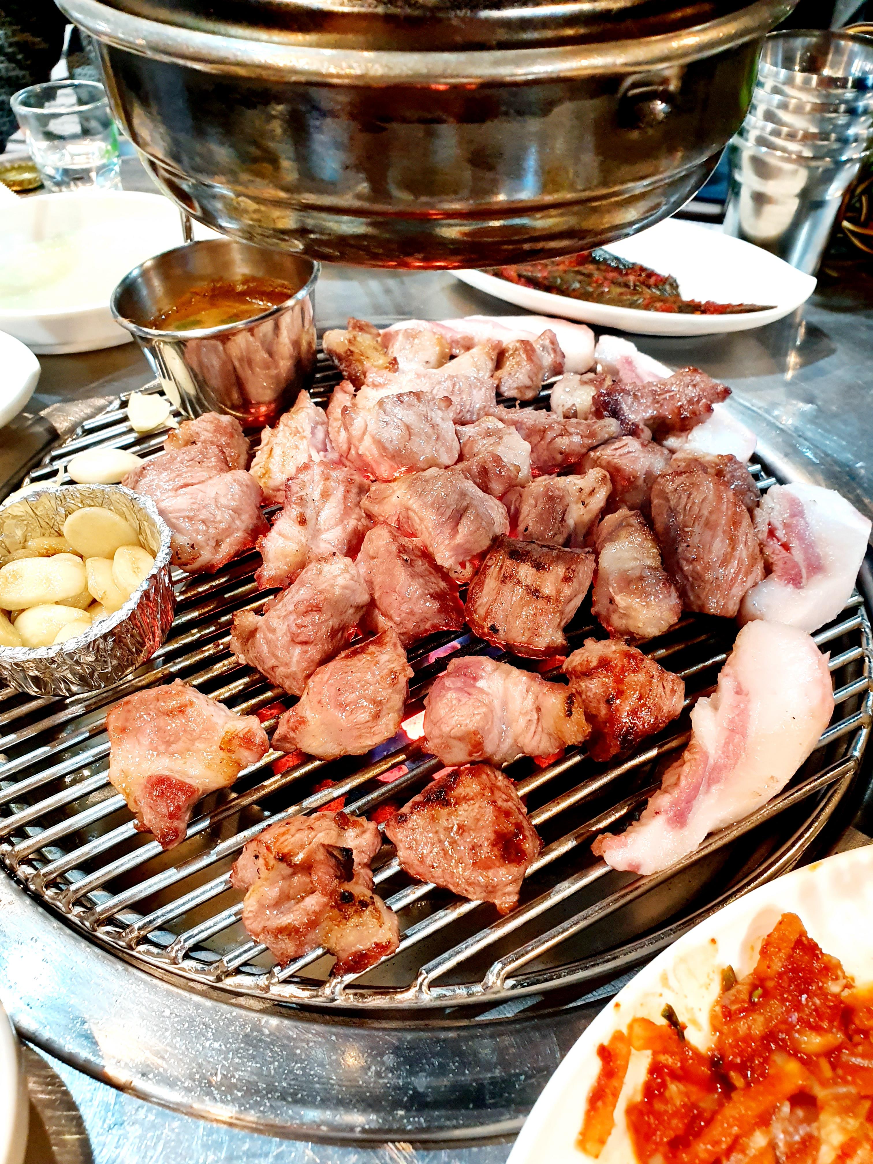  당나귀귀 송훈 제주도 흑돼지 연탄구이 김치 멜젓 연돈가