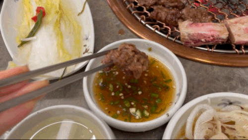 강남 역삼 맛집 유미식당 - 특제소스에 찍은 고기 영상