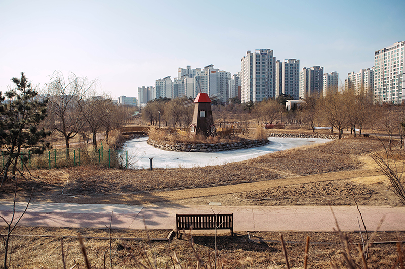 김포 한강야생조류생태공원의 빨간 풍차.