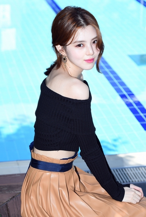  한소희 나이 패션
