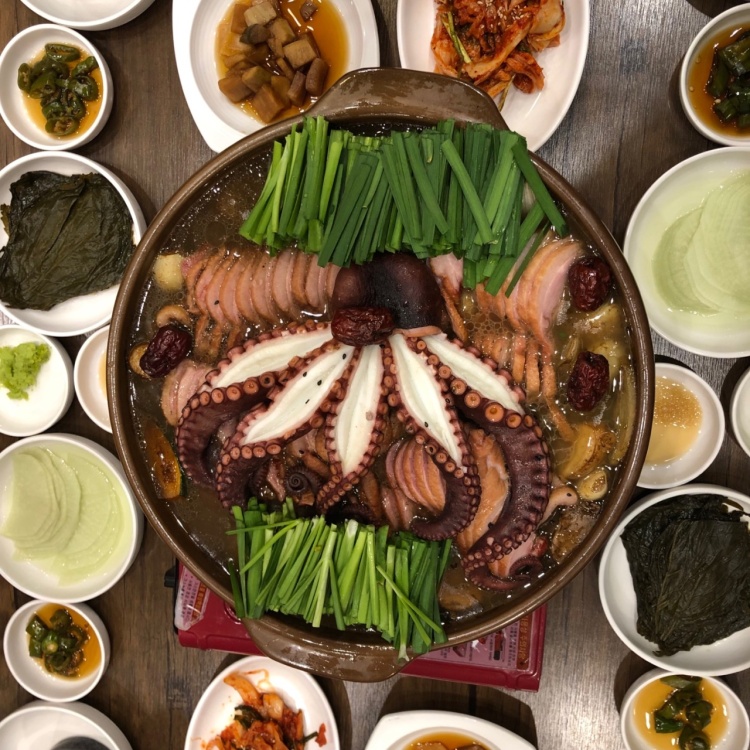 생방송투데이 고수뎐 꽃문어오리전골 맛집 위치 및 정보 &amp; 외국인의 밥상 김치전골 맛집 정보