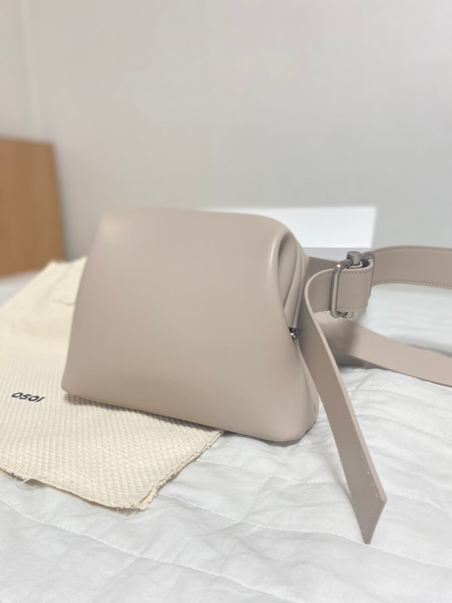  오소이 OSOI 가방 _ 미니 브로트 Mini Brot 애쉬 베이지 컬러 [내돈내산] 디자이너 가방