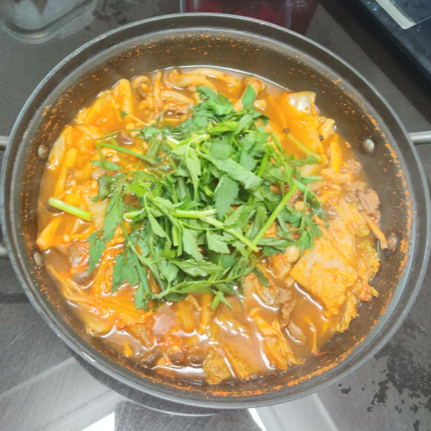  비오는날 얼큰한 소고기 버섯매운탕 먹고 볶음밥까지