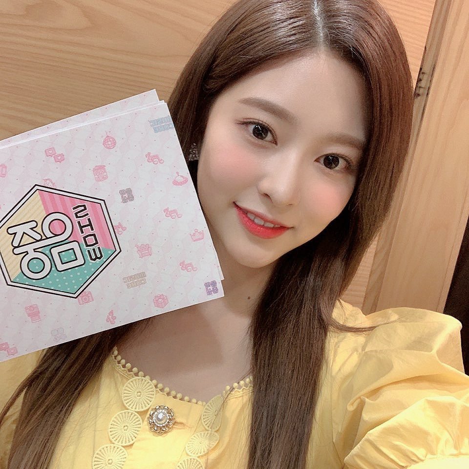  아이즈원 김민주, 늦지만 봄처럼 화사한 미모 선보여