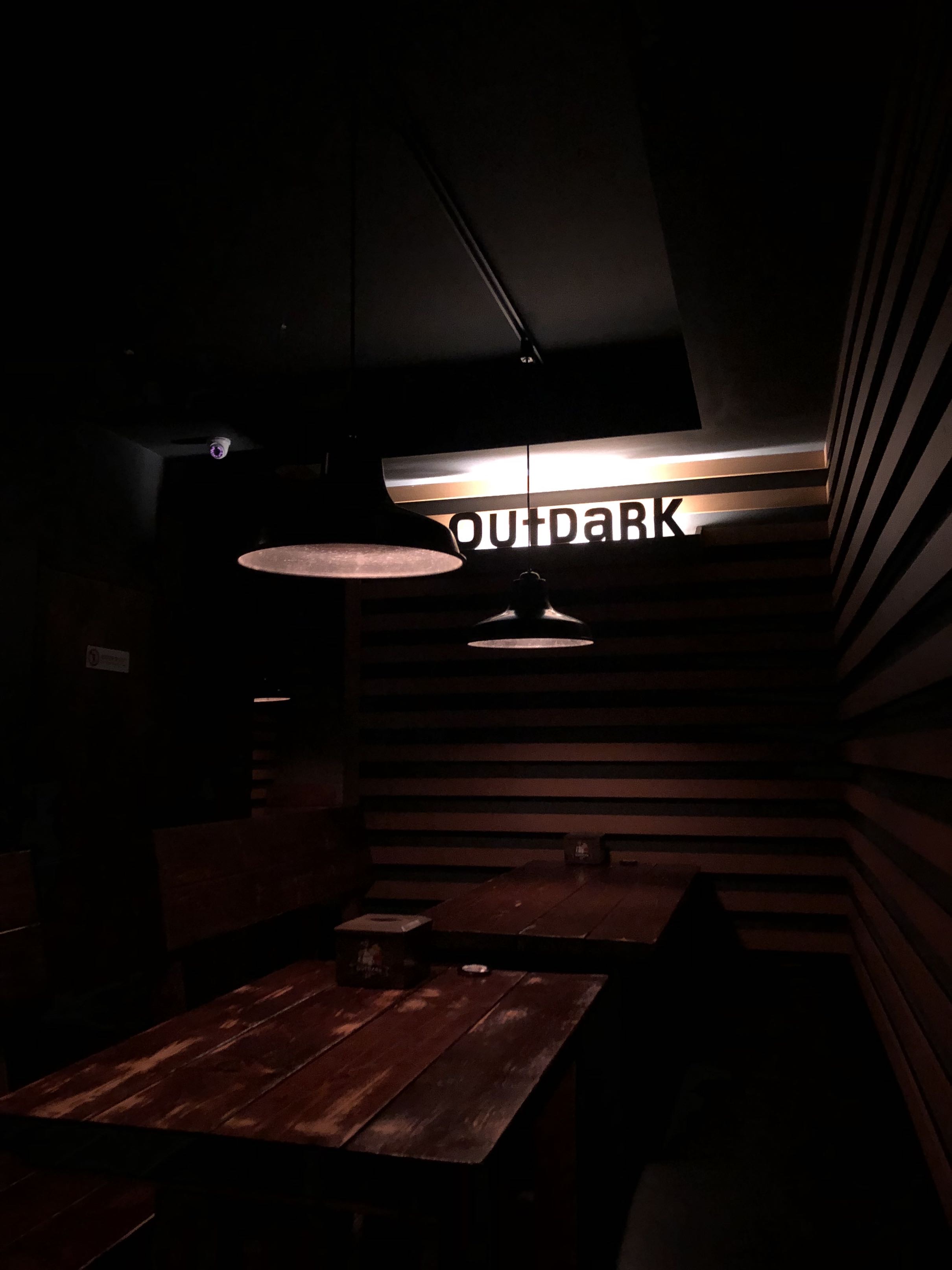 아웃닭에서 기다리는 중 찍은 사진