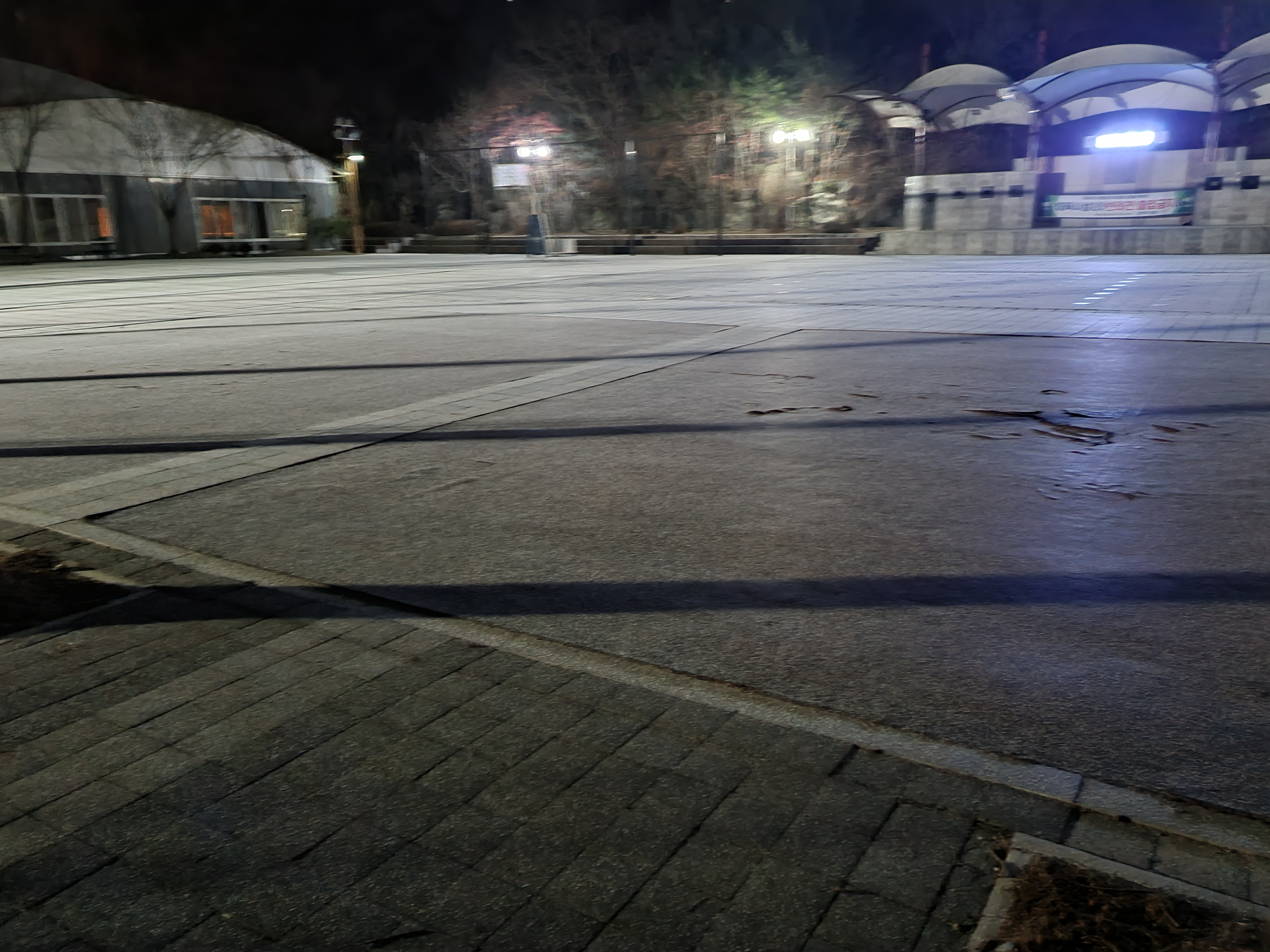  우주 끝과 닿았다