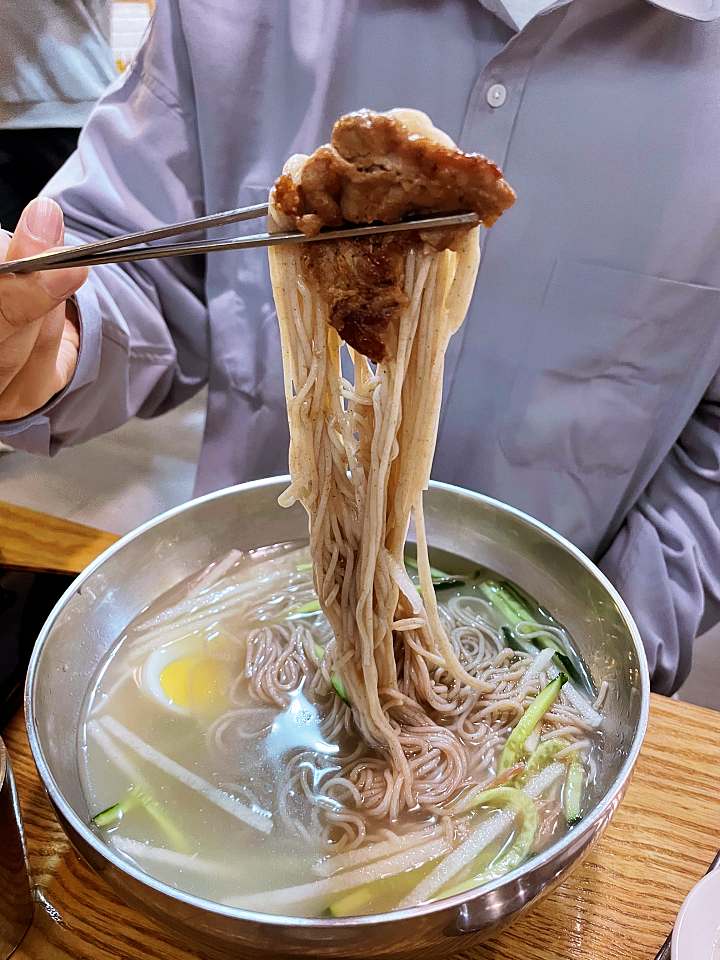 식객 허영만 백반기행 박은영 편 메밀칼국수 메밀밥 봄동 겉절이 메밀 새우 교자 만두 관악 신림 맛집 소개