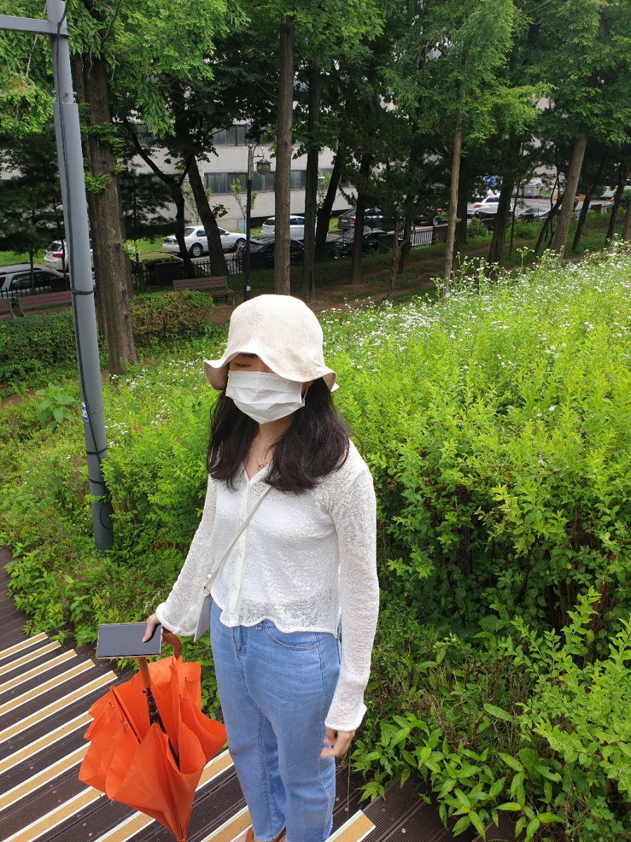 19도 21도 서울 가디건 내츄럴룩 비오는날 청바지 코디 20210618 20대 여성 데일리룩 기온별 복장 (오늘 날씨복 차림) 여름 12