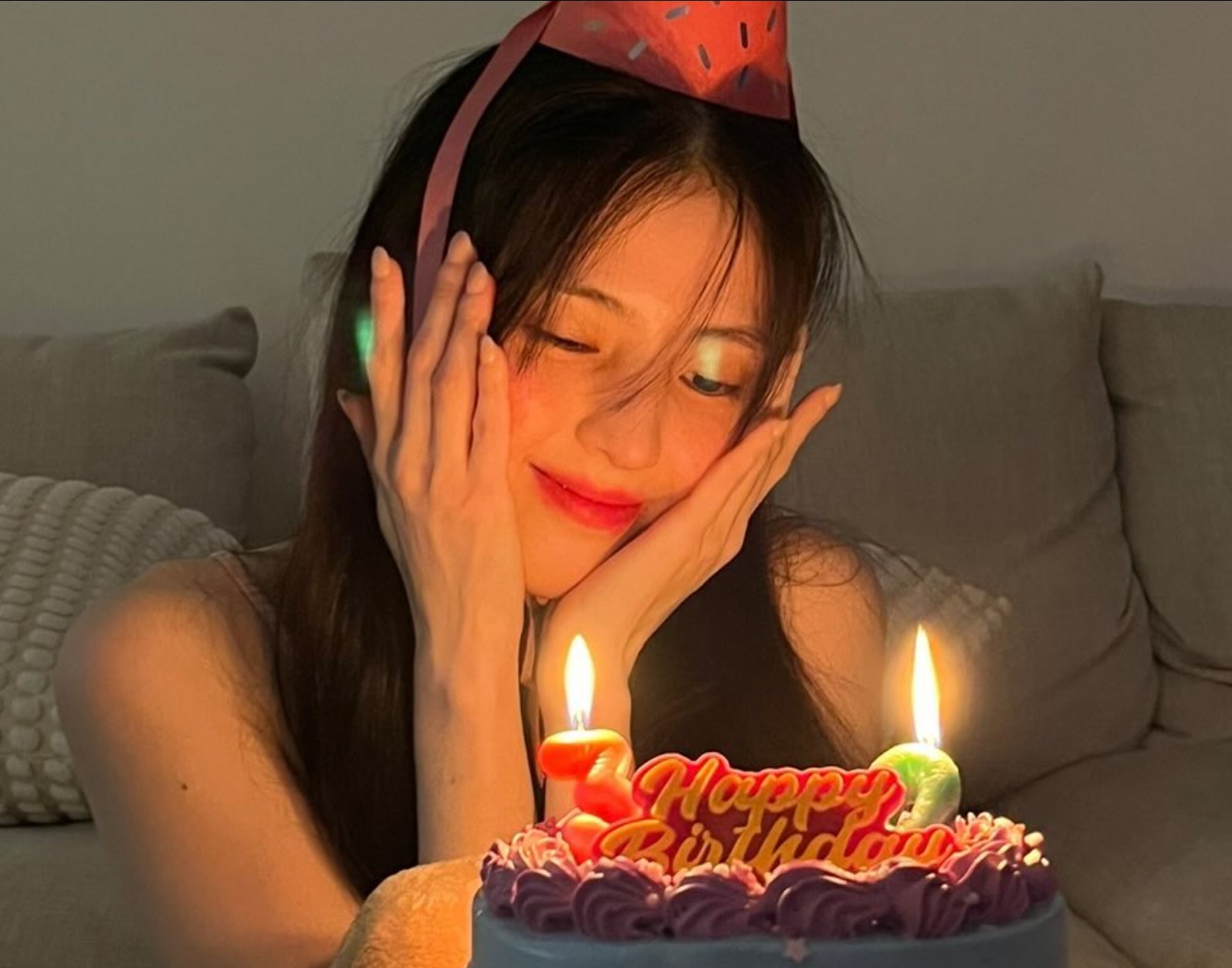 한소희-생일-케이크-사진