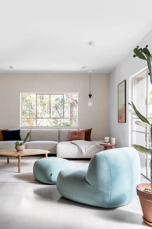 예쁜 거실 인테리어 천장 실링팬 설치한 스킵플로어 13