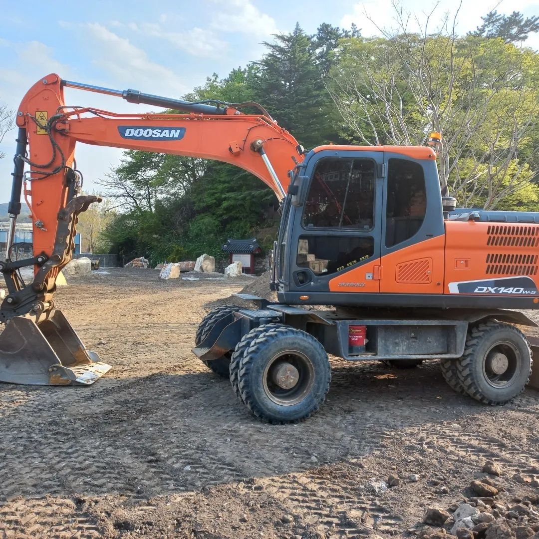  굴삭기 두산 DOOSAN DX140W 모델 2016년식 7700만원 판매합니다.