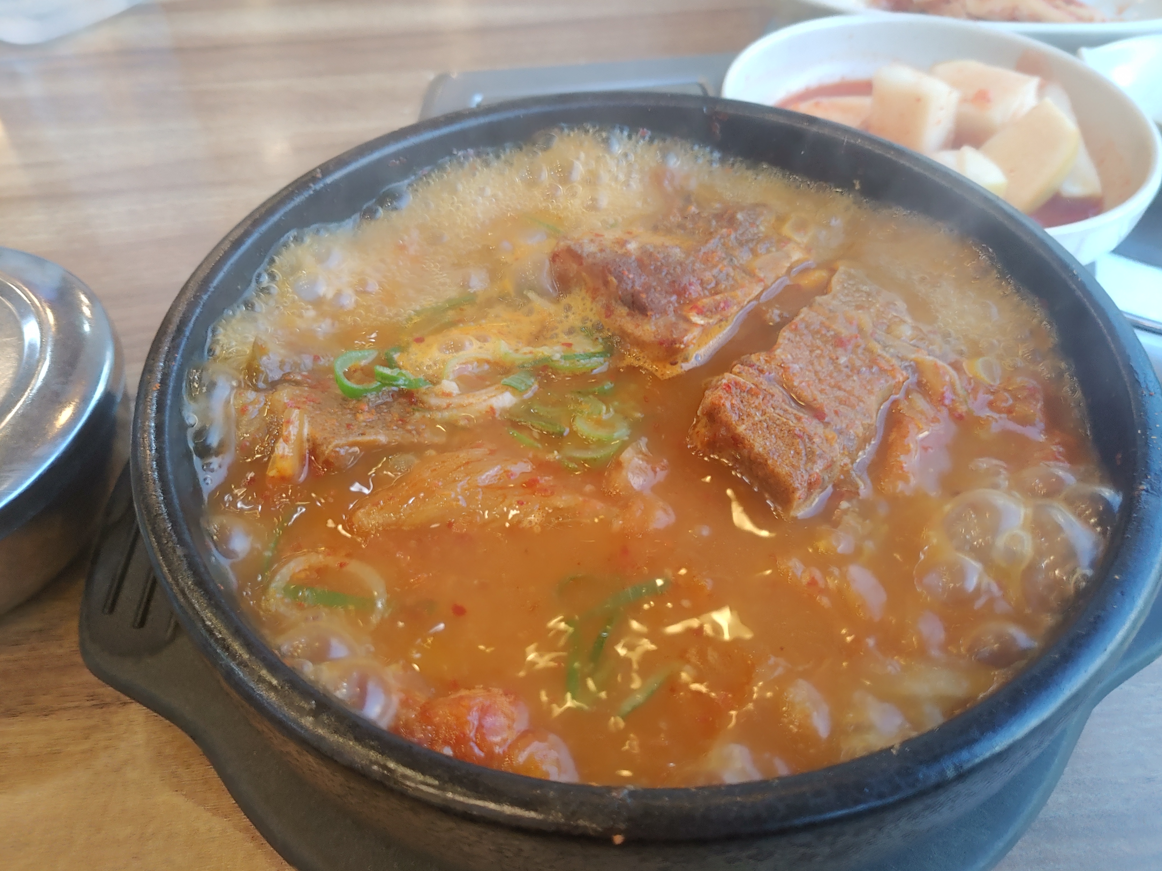  모래내시장맛집 토성잠실감자탕의 묵은지 뼈해장국 리뷰