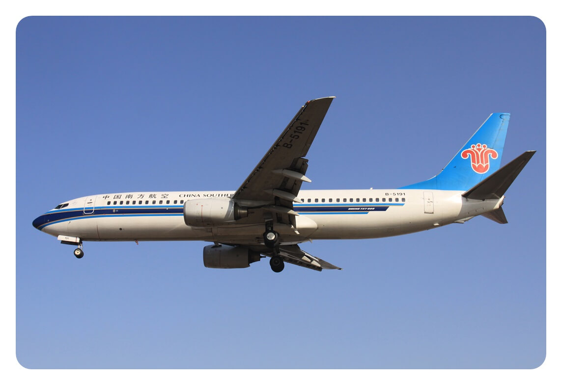 중국남방항공 China Southern Airlines b737-800 비행기가 이륙하는 모습을 찍은 사진