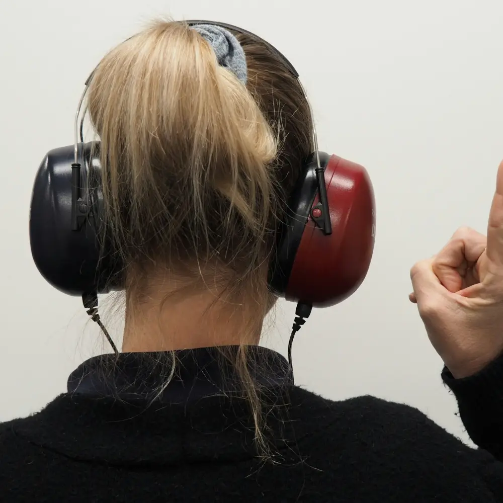 청각장애인 또는 난청을 겪는 사람을 위한 기술