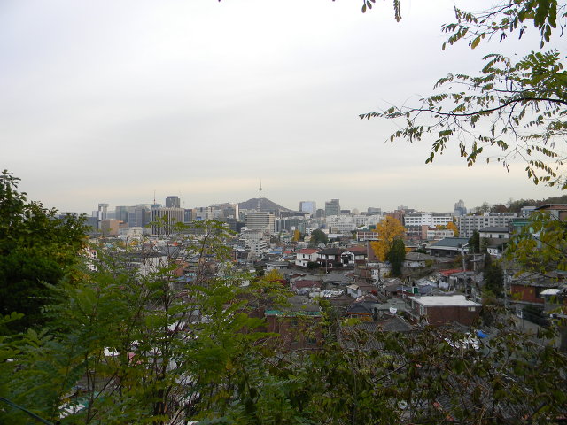 옛 청휘각터에서 바라본 서촌(웃대)과 서울 도심
