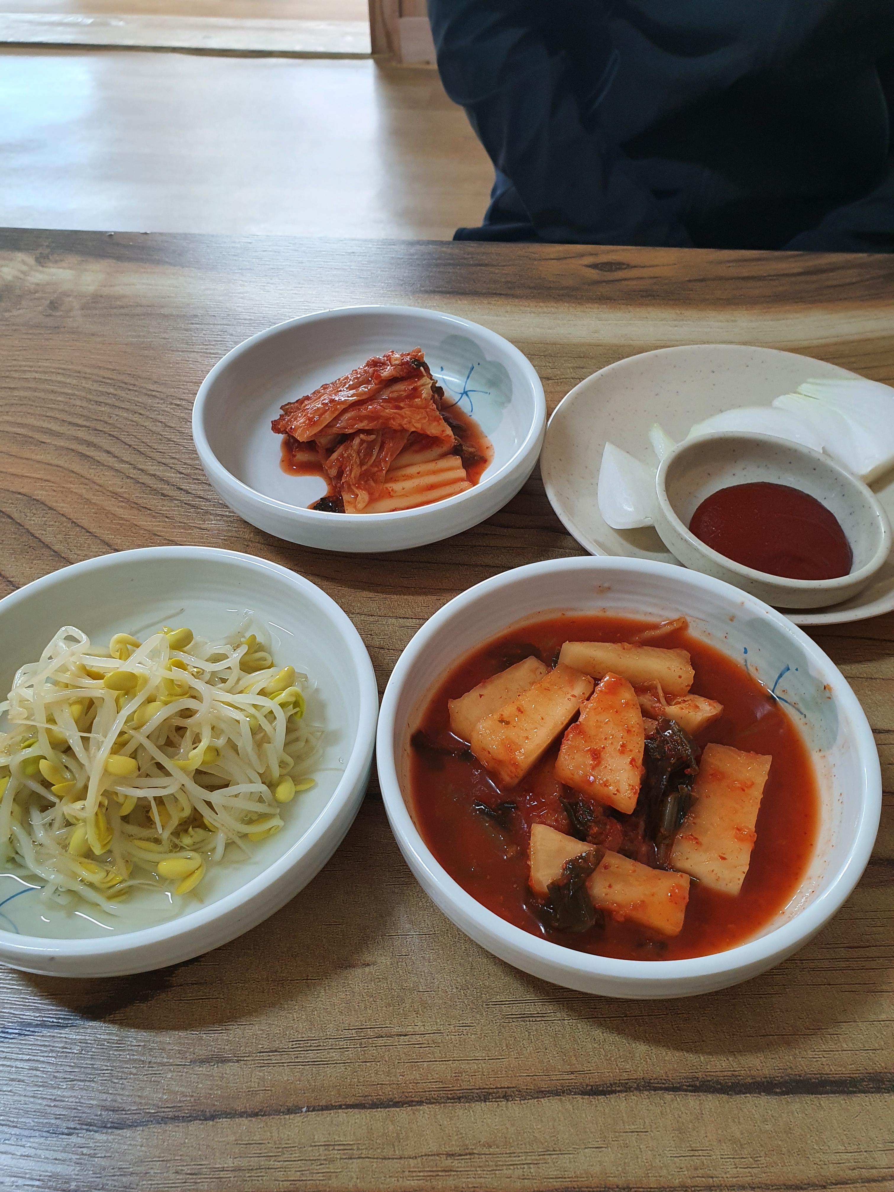 용강식당-밑반찬-금산