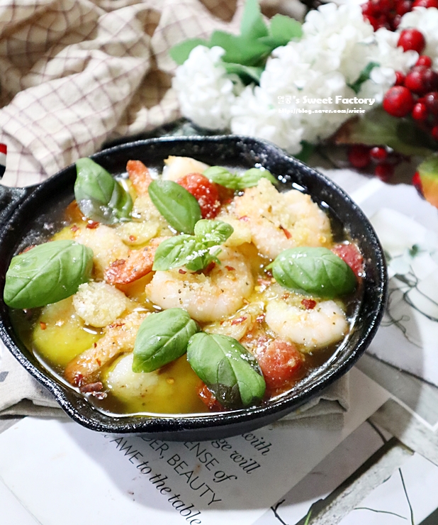 새우 감바스를 만드는 방법은 감바스 알 아질요 새우이다. 19