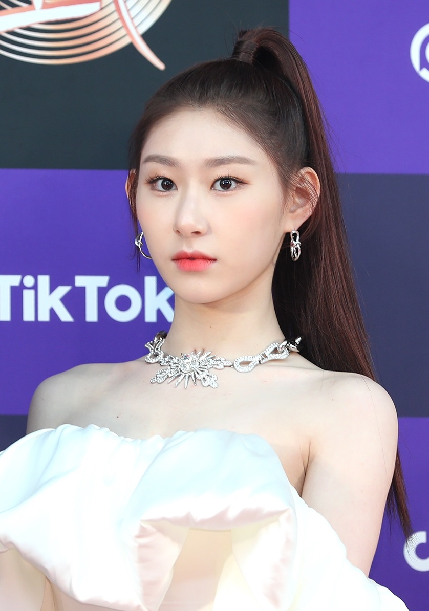  [있지] 과감한 오프숄더 있지 채령