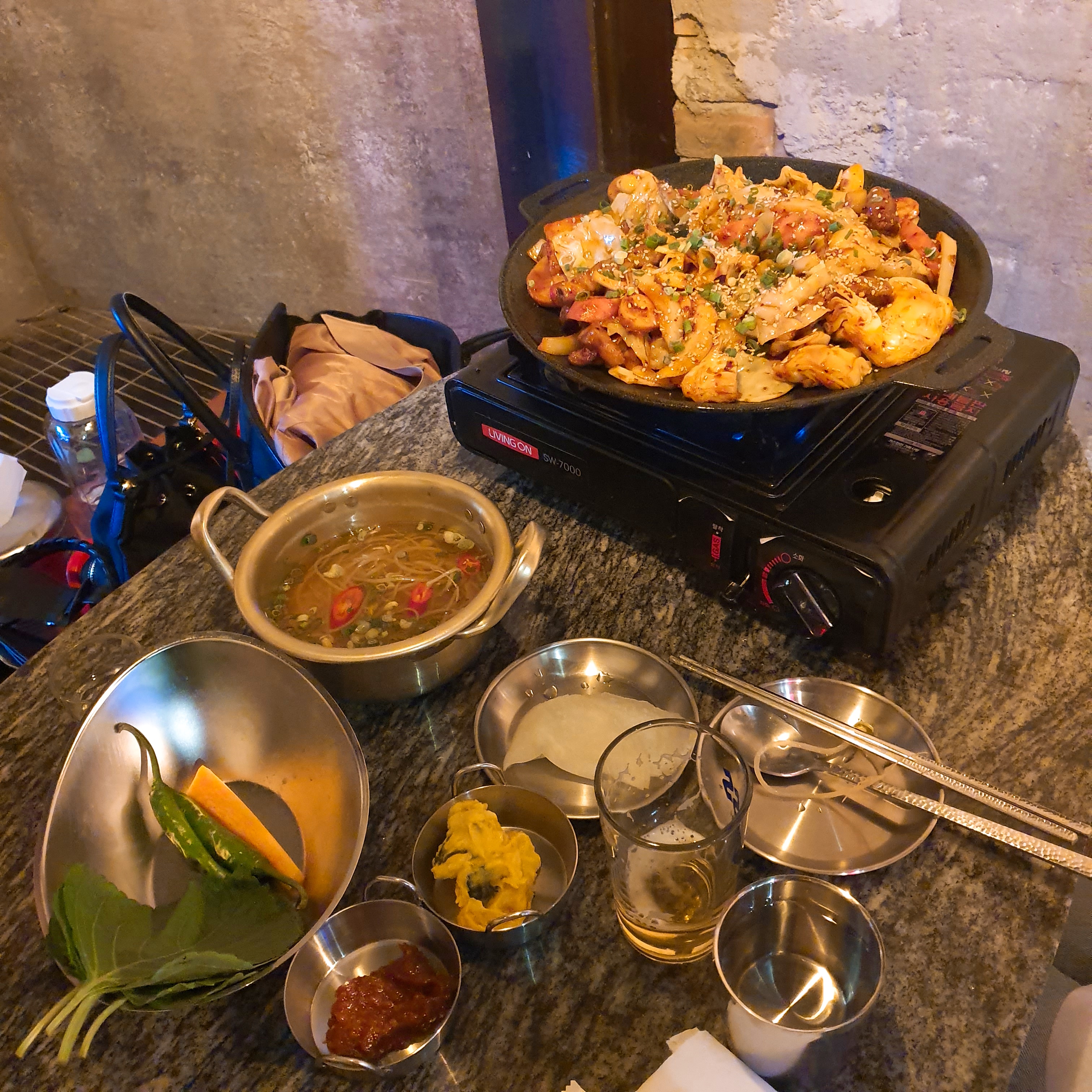  이태원 맛집 ' 이태원 집 ' / 지리산 흑돈 존슨볶음 / 둘이서 세트 / 고르곤졸라 피자 / 송대장