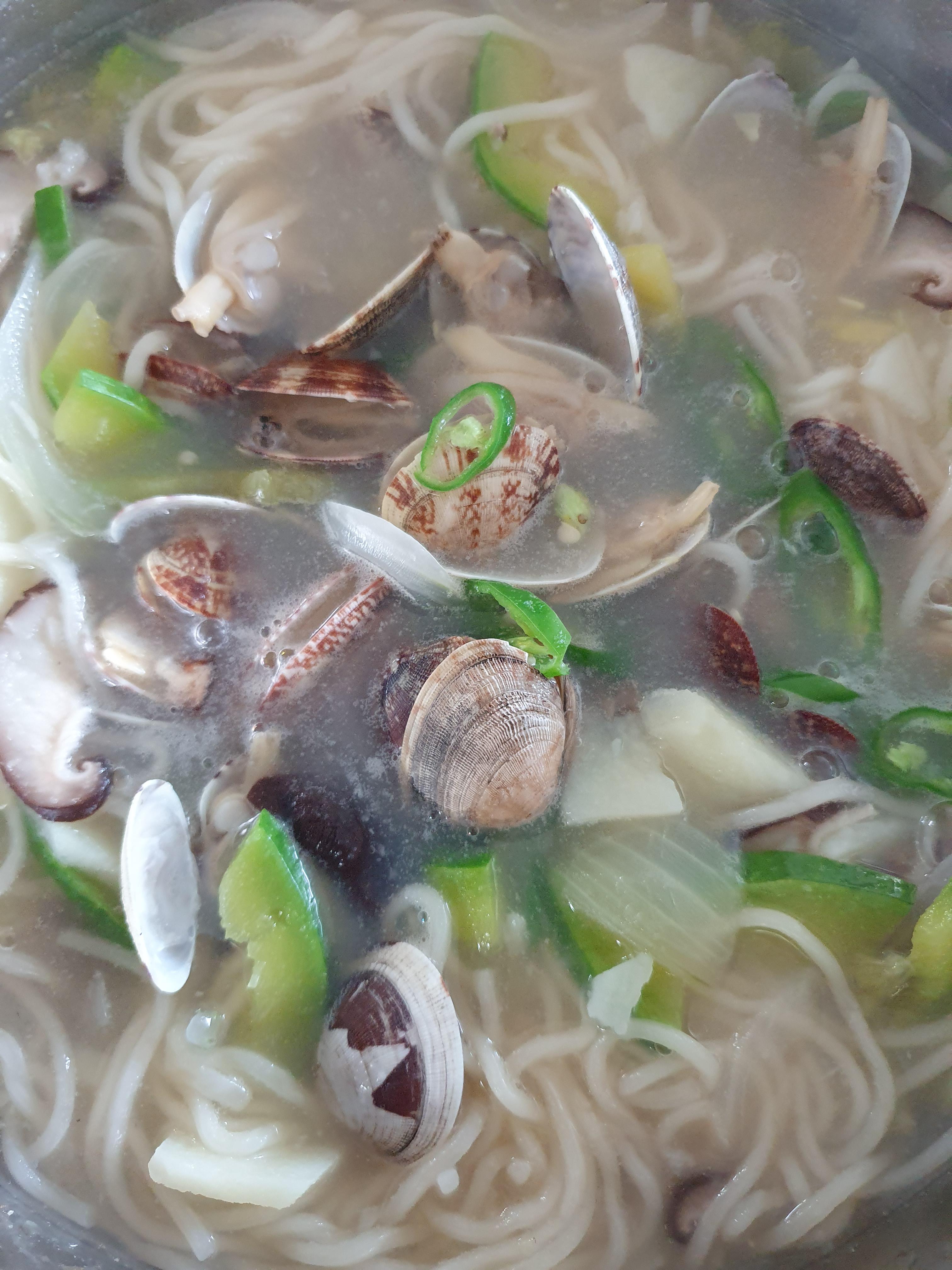  바지락 칼국수