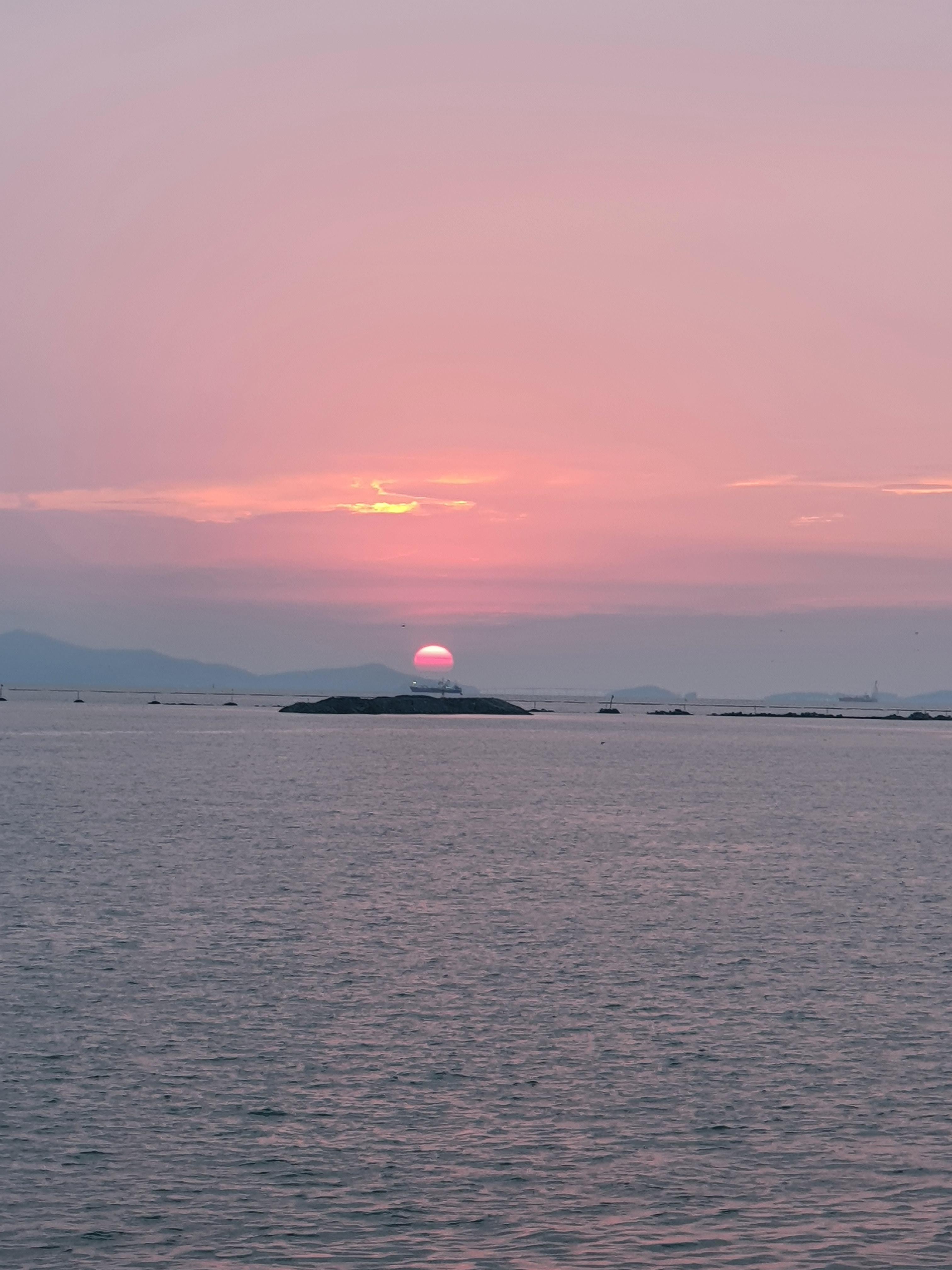 송도 바다노을 구경하려면 솔찬공원 케이슨 24로 가자.