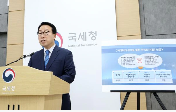  고액 체납 변호사 서재에서 돈 다발 발견