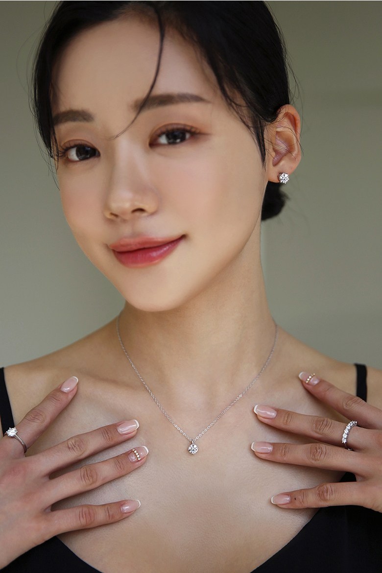  다이아몬드를 능가하는 모이사나이트 보석 1캐럿 베이직 목걸이