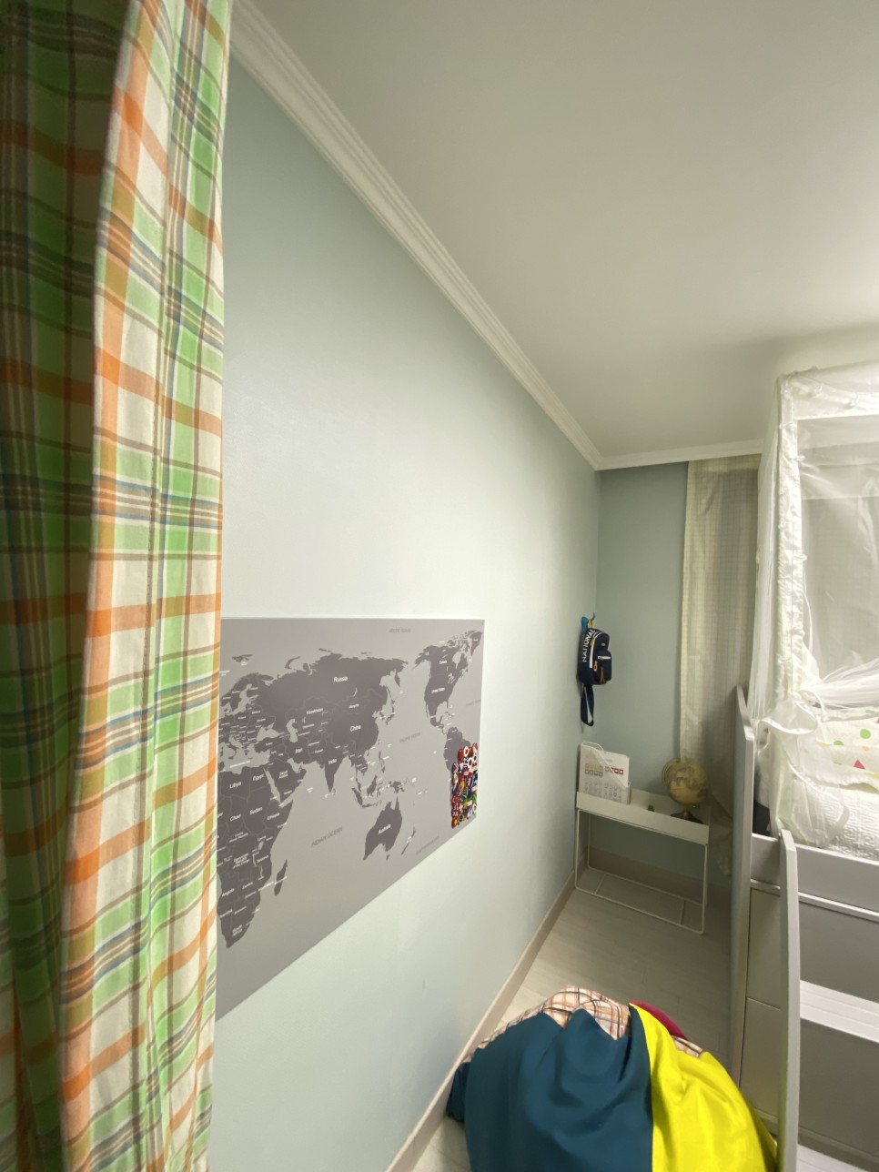 재배치로 차분하고 실용적인 아이방 인테리어 가구 24