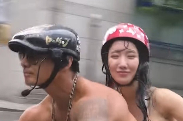  강남 비키니 오토바이 커플 정체