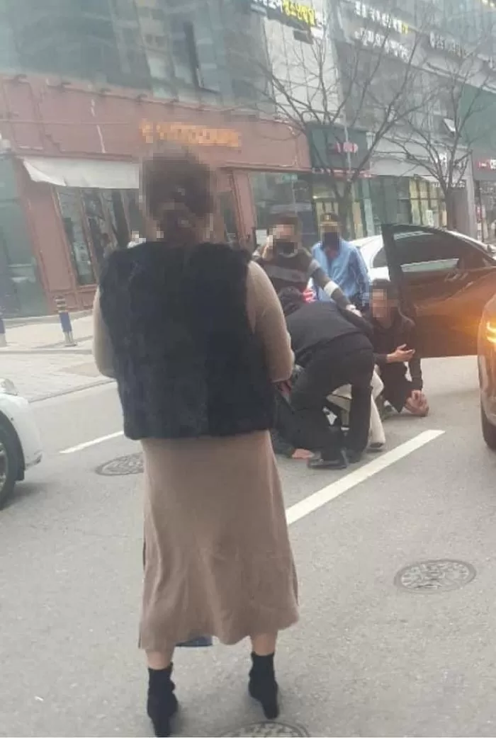  송도 칼부림 송도국제도시 도로 바람 피운 아내에게 대낮에 식칼 휘두른 40대 남성 칼부림 현장