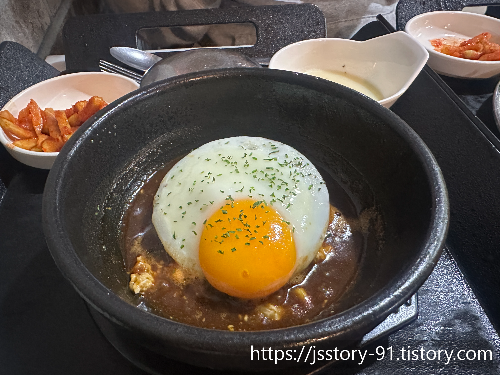 뚝배기 함박스테이크