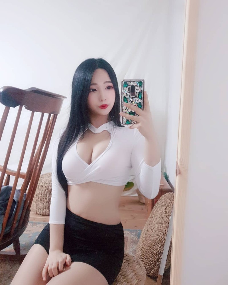  G컵 핀업걸 설화 몸스타그램