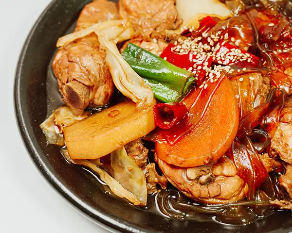  매콤하고 쫄깃한 안동 찜닭 만들기: 정통 레시피와 팁