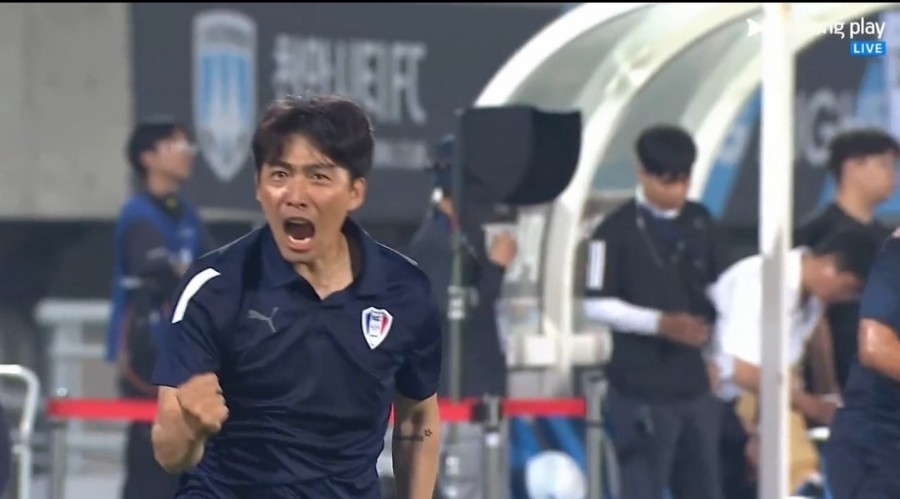 2024년 6월 수원감독으로서 포효하는 변성환 감독